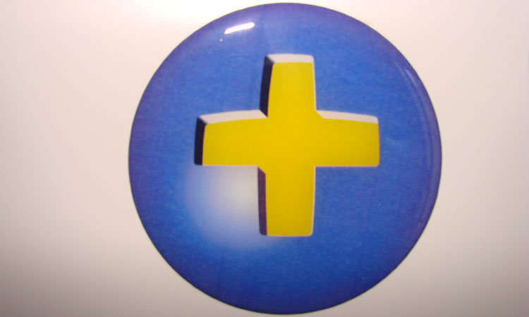 Blaues Doming Etikett mit gelbem Kreuz