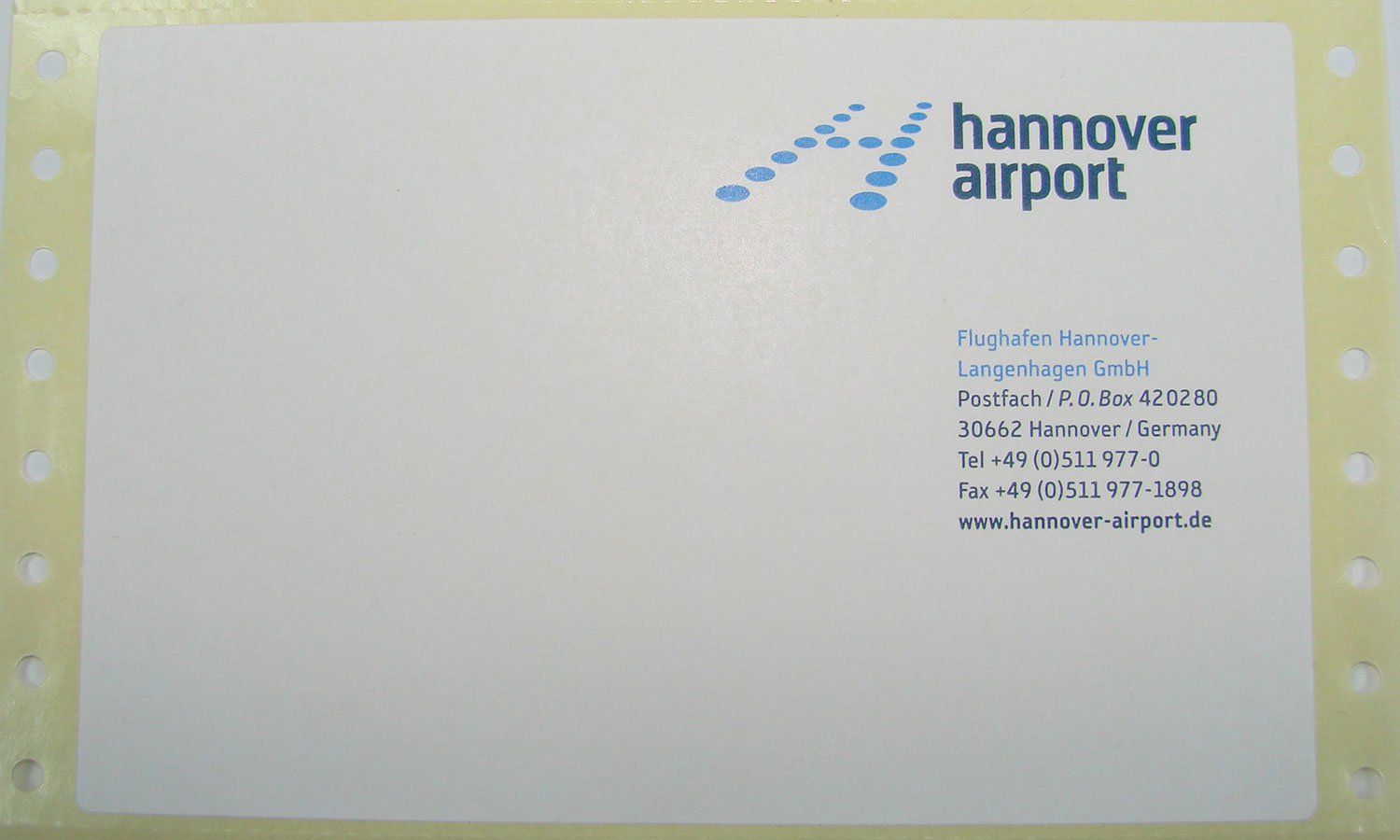 Computeretikette mit Aufschrift "hannover airport"